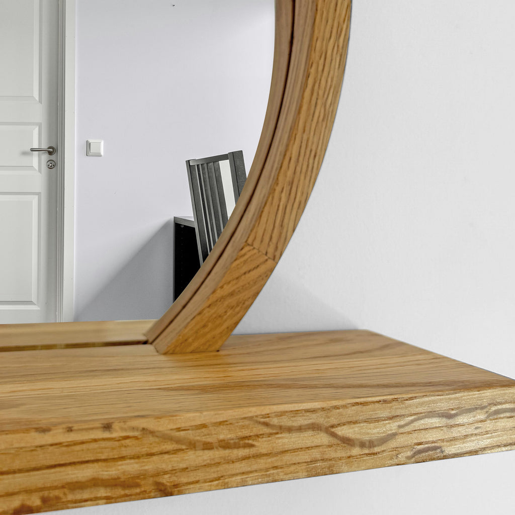 Detail of the shelf edge and wood grain